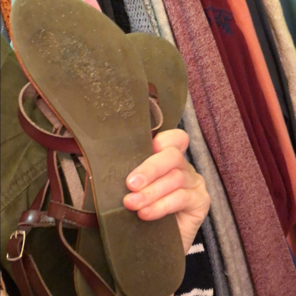 sandals - Picture 2 of 4